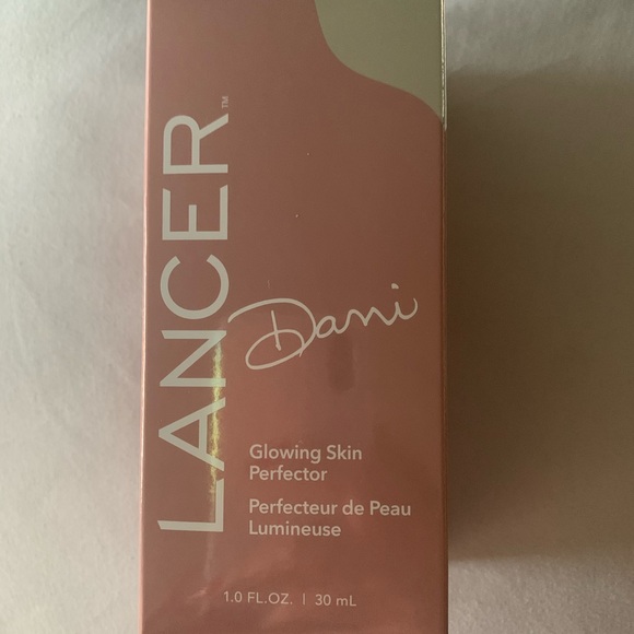 Dani Glow Skin Perfector - Picture 2 of 6